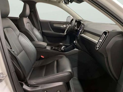 Used 2025 Volvo XC40 B5 Plus image 76