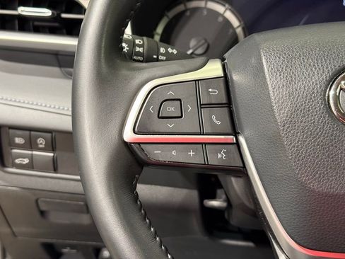 Certified 2023 Toyota Highlander XLE image 26