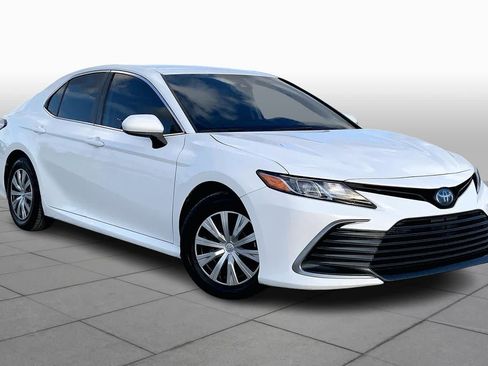 Used 2022 Toyota Camry LE image 2