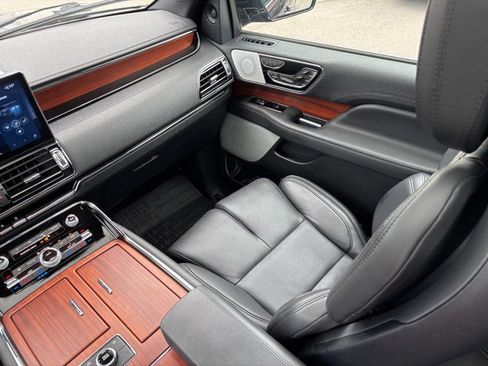 Used 2024 Lincoln Navigator L Reserve AWD/4WD image 15