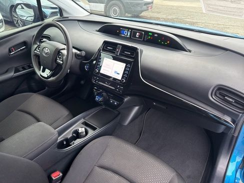 Used 2022 Toyota Prius LE image 27