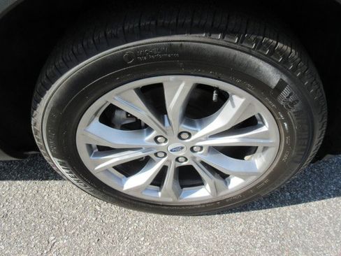 Used 2023 Ford Explorer Limited w/ Limited Technology Package AWD/4WD image 12
