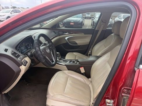 Used 2015 Buick Regal image 2