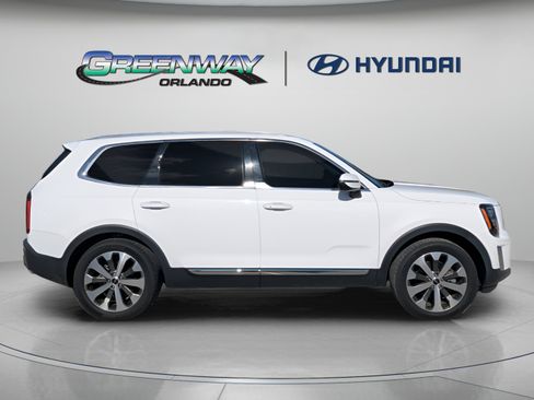 Used 2022 Kia Telluride EX w/ EX Premium Package FWD image 9