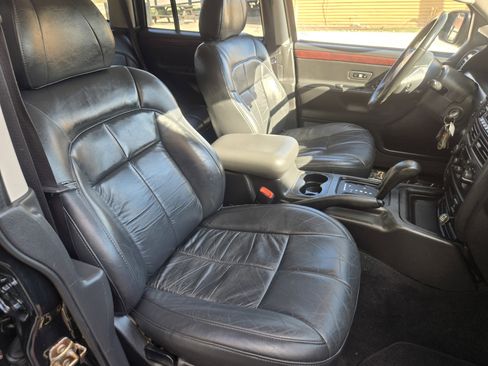 Used 2004 Jeep Grand Cherokee Limited w/ Trailer Tow Group IV image 9