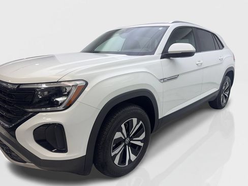 Used 2025 Volkswagen Atlas Cross Sport SE FWD image 11