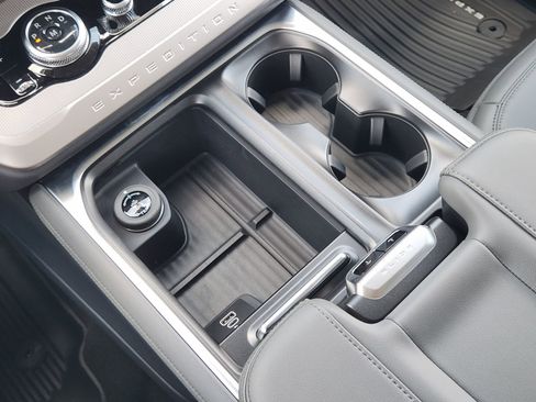 New 2026 Ford Expedition Active RWD image 18