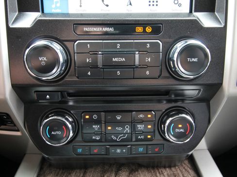 Used 2017 Ford F350 Lariat w/ Lariat Ultimate Package image 34