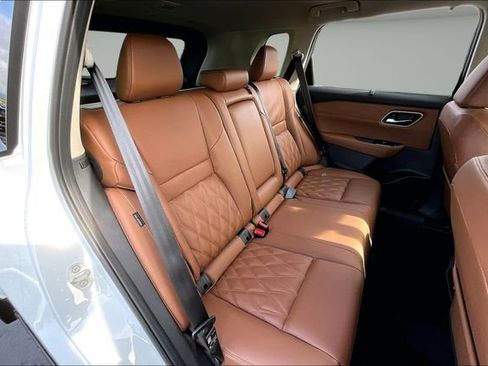 New 2026 Nissan Rogue Platinum image 9