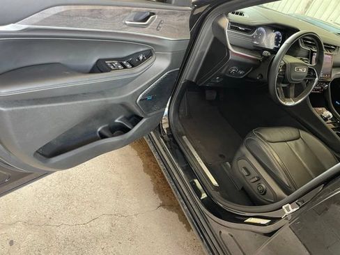 Used 2022 Jeep Grand Cherokee Overland RWD image 19