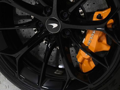 Used 2025 McLaren Artura image 23