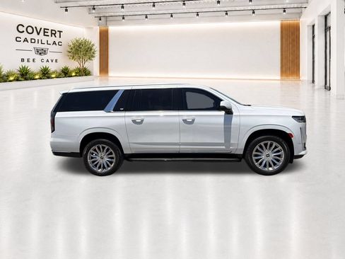 Used 2021 Cadillac Escalade ESV Premium Luxury AWD/4WD image 16