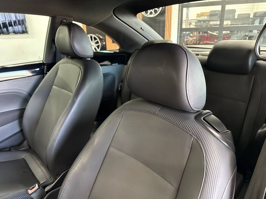 Used 2012 Volkswagen Beetle 2.0T FWD image 32