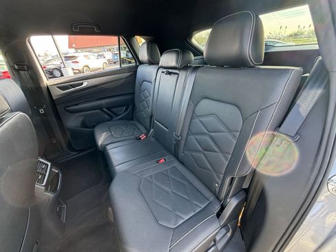 Used 2025 Volkswagen Atlas Cross Sport SE image 40