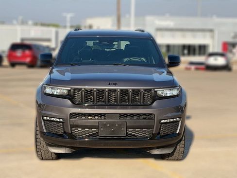 Used 2024 Jeep Grand Cherokee L Limited w/ Black Appearance Package AWD/4WD image 5