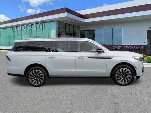 New 2025 Lincoln Navigator L Black Label AWD/4WD image 3
