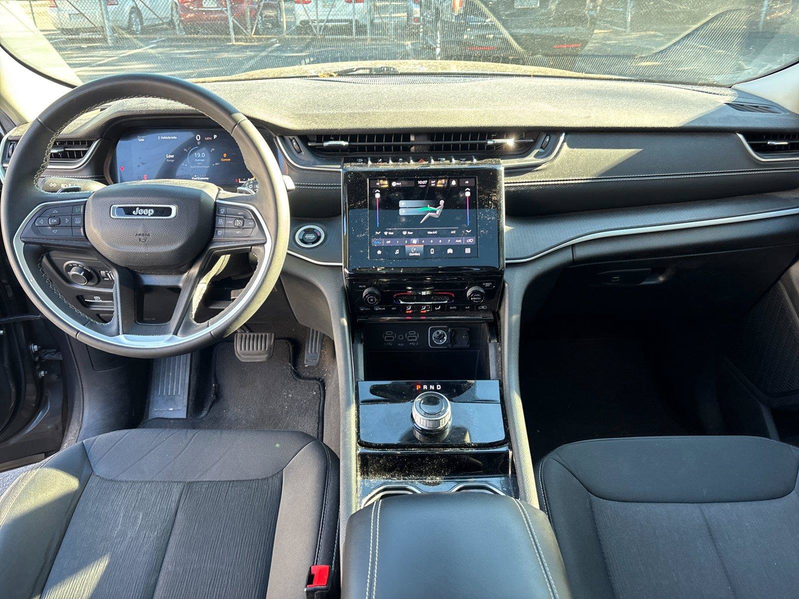 Used 2023 Jeep Grand Cherokee Laredo RWD image 33
