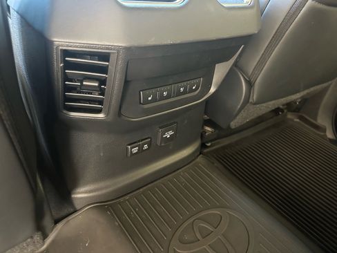Used 2024 Toyota Tundra Platinum AWD/4WD image 32