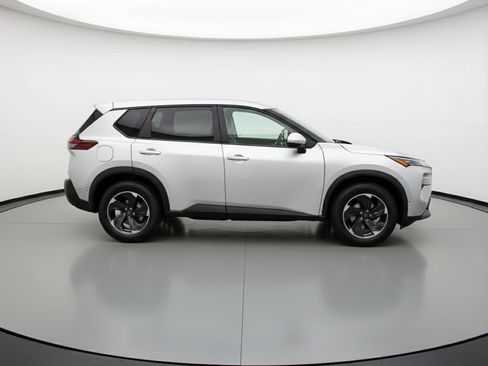 Used 2025 Nissan Rogue SV FWD image 11