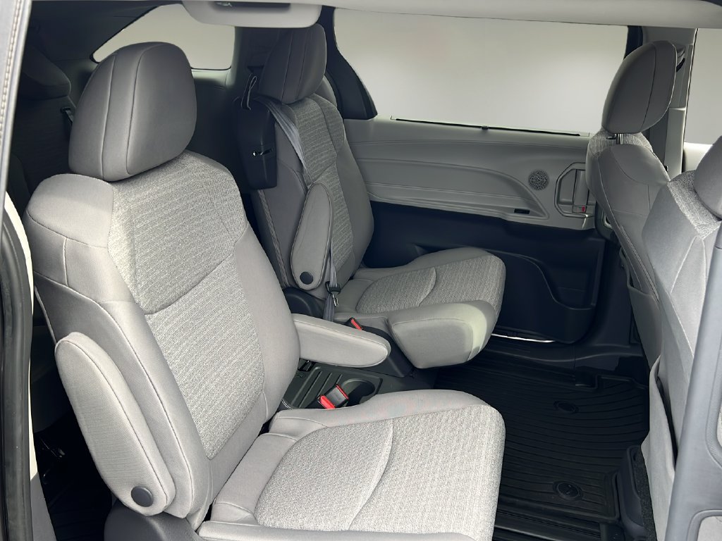 Certified 2021 Toyota Sienna LE FWD image 19