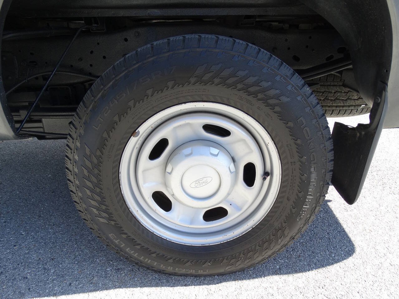 Used 2015 Ford F250 4x4 Crew Cab XL w/ Power Equipment Group image 35
