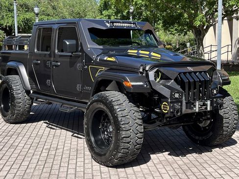 Used 2021 Jeep Gladiator Sport AWD/4WD image 2