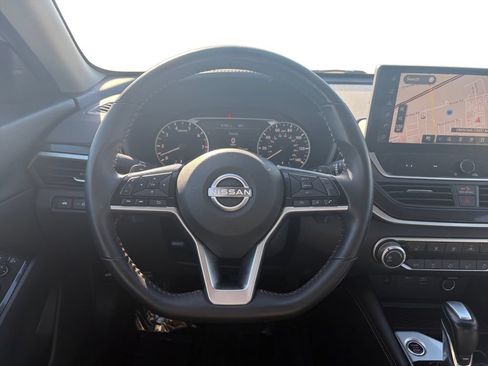 Used 2023 Nissan Altima 2.5 SR w/ SR Premium Package FWD image 13