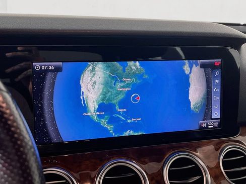 Used 2018 Mercedes-Benz E 300 4MATIC image 12