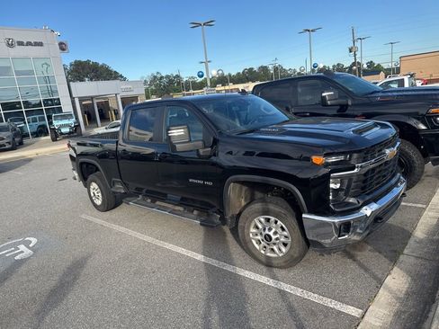 Used 2025 Chevrolet Silverado 2500 LT w/ Convenience Package AWD/4WD image 4