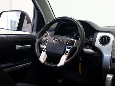 Used 2019 Toyota Tundra SR5 w/ SR5 Convenience Package image 24