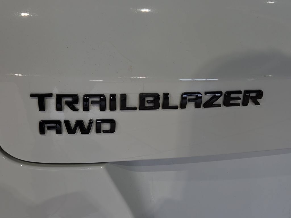 Used 2023 Chevrolet TrailBlazer RS AWD/4WD image 10