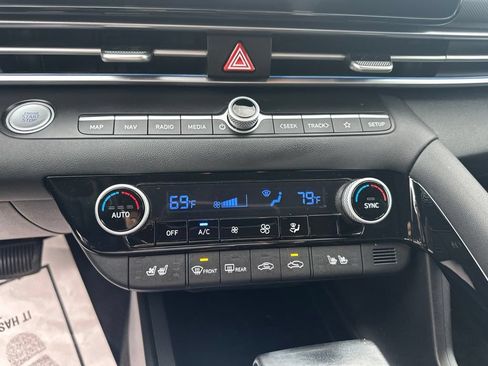 Used 2023 Hyundai Elantra Limited FWD image 19
