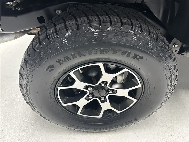 Used 2016 Jeep Wrangler Unlimited Sahara AWD/4WD image 13