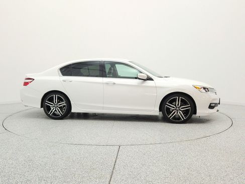 Used 2016 Honda Accord Sport image 4