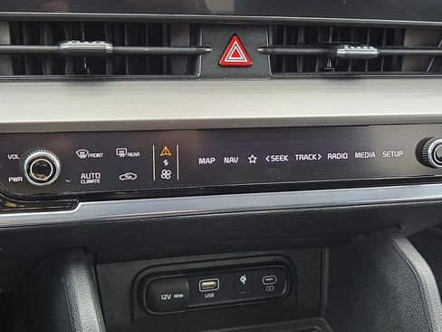 Used 2023 Kia Sportage EX image 16