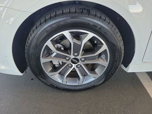 Used 2020 Chevrolet Sonic LT FWD image 31