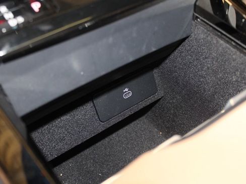 Used 2025 Land Rover Range Rover Sport SE image 34