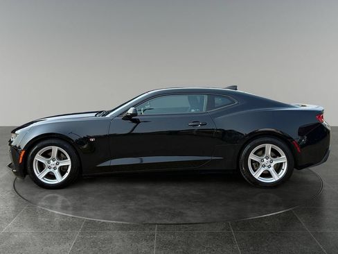 Used 2017 Chevrolet Camaro LT w/ Technology Package RWD image 5