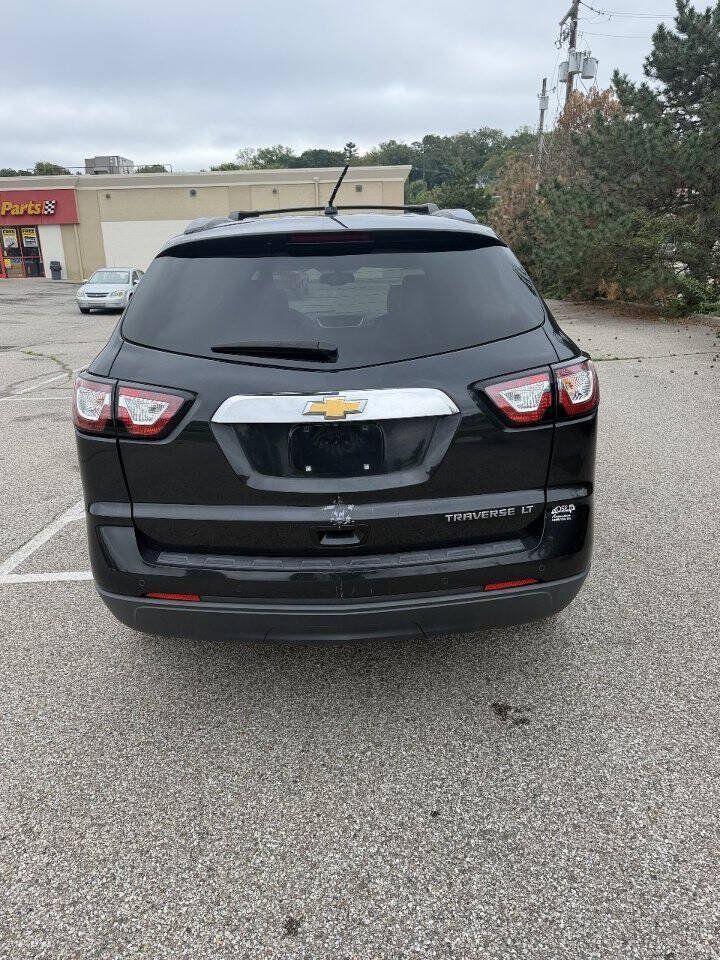 Used 2014 Chevrolet Traverse LT FWD image 3