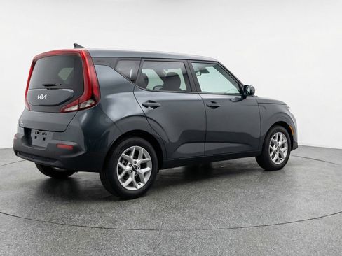 Used 2025 Kia Soul LX w/ LX Technology Package FWD image 9