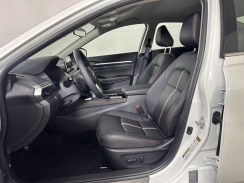 New 2025 Nissan Altima 2.5 SR image 10