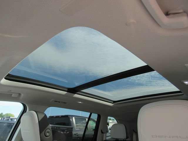 Used 2024 GMC Acadia Denali w/ Super Cruise Package FWD image 26