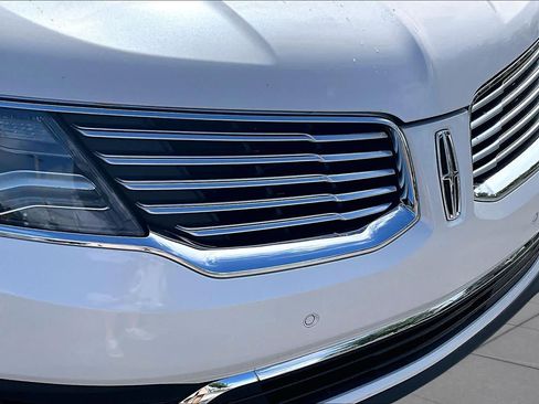 Used 2017 Lincoln MKX Reserve w/ Driver Assistance Package FWD image 34