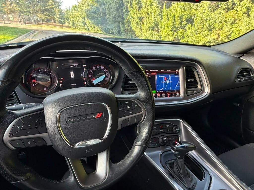 Used 2019 Dodge Challenger SXT w/ Driver Convenience Group RWD image 11