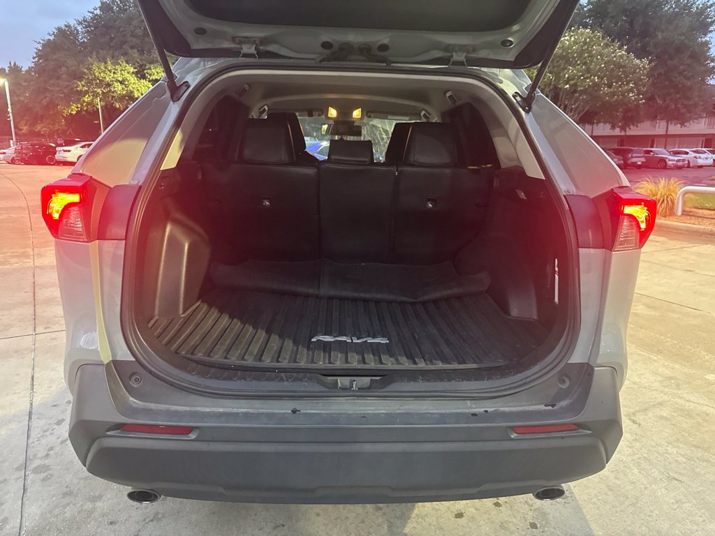 Used 2021 Toyota RAV4 XLE FWD image 14