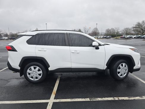 Used 2020 Toyota RAV4 LE image 18