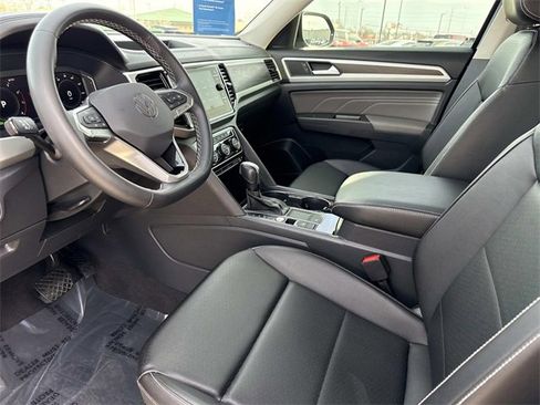 Certified 2023 Volkswagen Atlas SE image 11