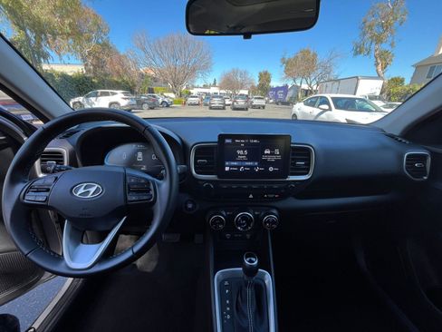 Used 2025 Hyundai Venue SEL image 32