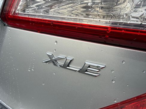 Used 2013 Toyota Camry XLE w/ Leather Pkg image 7