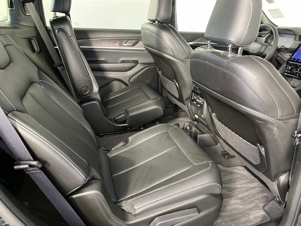 Used 2024 Jeep Grand Cherokee L Limited AWD/4WD image 11